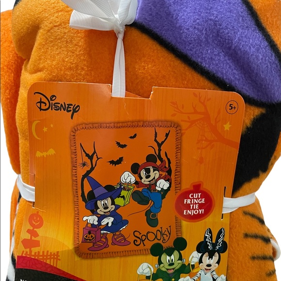 Halloween Disney Mickey&Minnie No Sew Fleece Throw Blanket Kit. Spooky Halloween - Picture 4 of 8